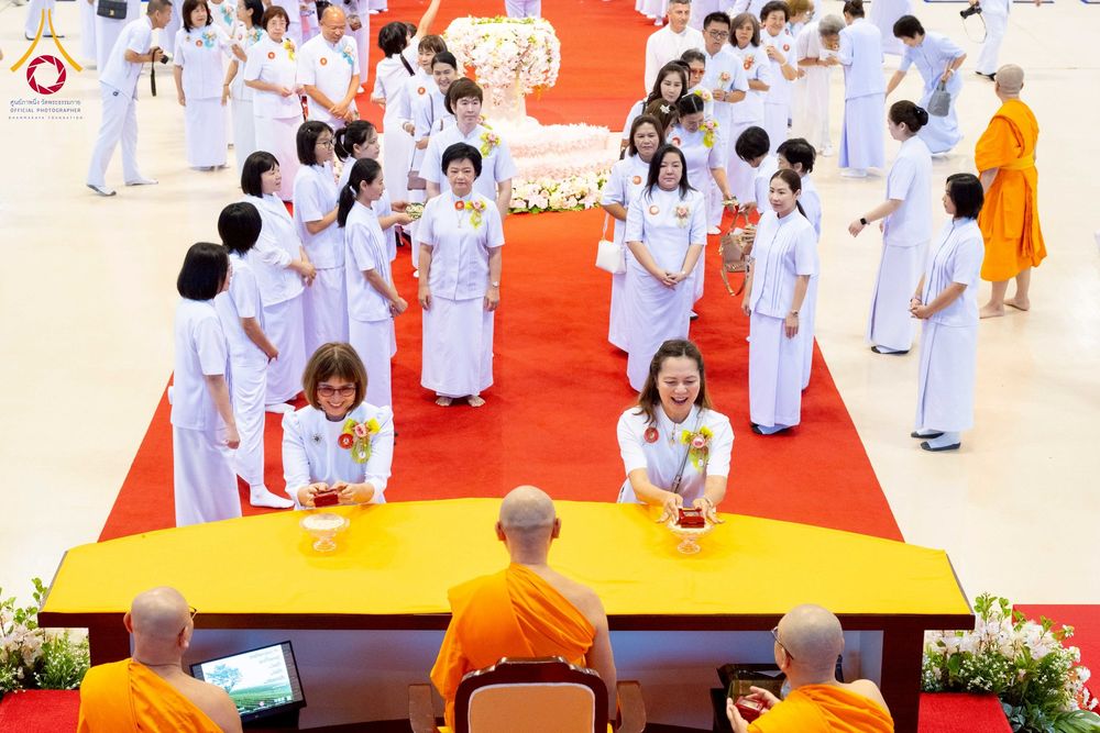 ภาพ No.264394:วันอาทิตย์ที่ 2 พฤศจิกายน พ.ศ. 2568 พิธีบูชาข้าวพระ ณ สภาธรรมกายสากล วัดพระธรรมกาย