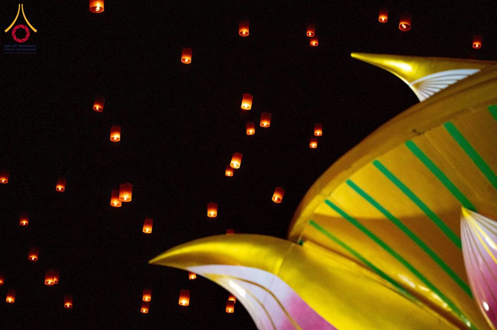 ภาพ No.266201:วันพุธที่ 5 พฤศจิกายน พ.ศ. 2568 (วันพระ ขึ้น 15 ค่ำ เดือน 12) พิธีจุดประทีปโคมลาน, โคมลอย และลอยกระทง ถวายประทีปเป็นพุทธบูชา สร้างความสว่างไสวให้กับแผ่นดินด้วยแสงธรรม ณ พุทธอุทยานนานาชาติ จังหวัดหนองคาย