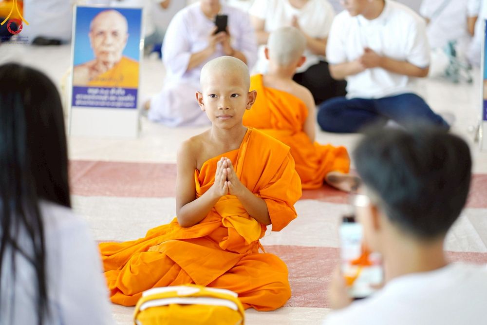 ภาพ No.215871:วันเสาร์ที่ 5 เมษายน พ.ศ. 2568 พิธีขอบรรพชา พิธีขอสรณคมน์และศีล  พิธีขอนิสสัย พิธีถวายบาตร ในโครงการบรรพชาสามเณรฟื้นฟูพระพุทธศาสนาทั่วไทย , โครงการหน่อแก้วเปรียญธรรม รุ่นที่ 13 ,  โครงการสามเณรยุวธรรมทายาท รุ่นที่ 33 , โครงการสามเณรมัชฌิมธรรมทายาท รุ่นที