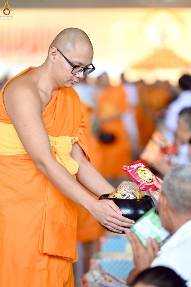 ภาพ No.263968:วันอาทิตย์ที่ 2 พฤศจิกายน พ.ศ. 2568 พิธีตักบาตรอาทิตย์ต้นเดือน ณ บ้านแก้วเรือนทองคุณยายฯ วัดพระธรรมกาย
