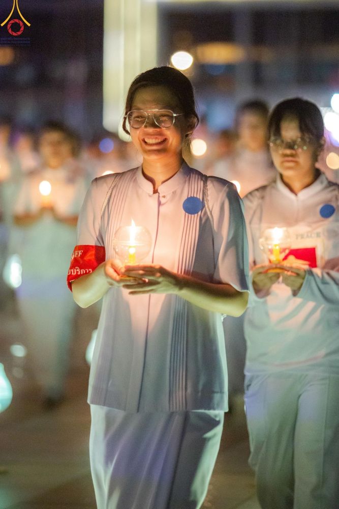 ภาพ No.279332:พิธีจุดวิสาขประทีป พิธีเวียนประทักษิณ ในวันวิสาขบูชา พุธที่ 22 พฤษภาคม พ.ศ. 2567 ( วันพระขึ้น 15 ค่ำ เดือน 6 ) ณ ลานธรรม พระมหาธรรมกายเจดีย์ วัดพระธรรมกาย จ.ปทุมธานี