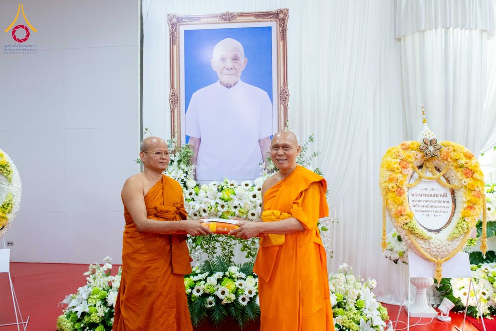 ภาพ No.314427:วันพฤหัสบดีที่ 19 มีนาคม พ.ศ. 2569 พิธีบำเพ็ญกุศล คุณพ่อณรงค์ จินตมากุล โยมบิดา พระครูปลัดรัตนวีรวัฒน์ (รังสฤษดิ์ อิทฺธิจินตโก) ที่ปรึกษาเจ้าคณะจังหวัดปทุมธานี เจ้าอาวาสวัดพระธรรมกาย  ณ ห้องปลูกศรัทธา 2 วัดพระธรรมกาย ปทุมธานี