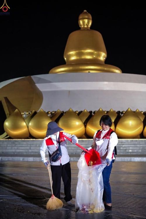 ภาพ No.301646:ภาพเบื้องหลังอาสาสมัครรวมใจ ชุดที่ 4 ในโครงการธรรมยาตรา กตัญญูบูชา มหาปูชนียาจารย์ พระมงคลเทพมุนี(สด จนฺทสโร) พระผู้ปราบมาร อนุสรณ์สถาน 7 แห่ง ปีที่ 14