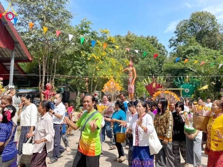 ภาพ No.183220:พิธีทอดกฐิน ณ วัดภูถ้ำพระ จ.กาฬสินธุ์ ในโครงการทอดกฐินสามัคคีทั่วไทย 30,000 วัด บูชาธรรม 80 ปี หลวงพ่อธัมมชโย โดยคณะศิษยานุศิษย์วัดพระธรรมกาย วันที่ 19 ตุลาคม พ.ศ. 2567 กฐินสัมฤทธิ์เด็กดี V-Star โรงเรียนอนุกูลนารี จ.กาฬสินธุ์