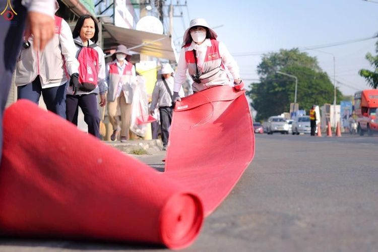 ภาพ No.306541:ภาพเบื้องหลังอาสาสมัครรวมใจ ชุดที่ 5 ในโครงการธรรมยาตรา กตัญญูบูชา มหาปูชนียาจารย์ พระมงคลเทพมุนี(สด จนฺทสโร) พระผู้ปราบมาร อนุสรณ์สถาน 7 แห่ง ปีที่ 14