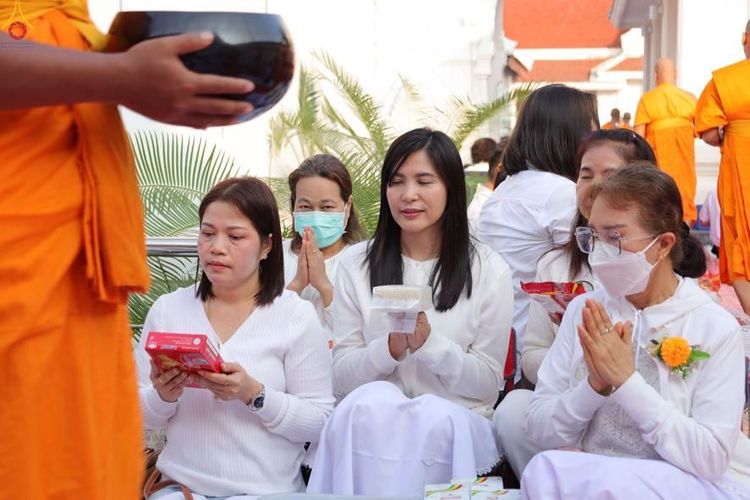 ภาพ No.297646:วันที่ 18 มกราคม พ.ศ. 2569 พิธีตักบาตรพระธรรมยาตรา ณ วัดโบสถ์บน ต.บางคูเวียง จ.นนทบุรี อนุสรณ์สถานลำดับที่ 4 สถานที่เกิดด้วยกายธรรม ในโครงการธรรมยาตรา กตัญญูบูชา มหาปูชนียาจารย์ พระมงคลเทพมุนี(สด จนฺทสโร) พระผู้ปราบมาร อนุสรณ์สถาน 7 แห่ง ปีที่ 14