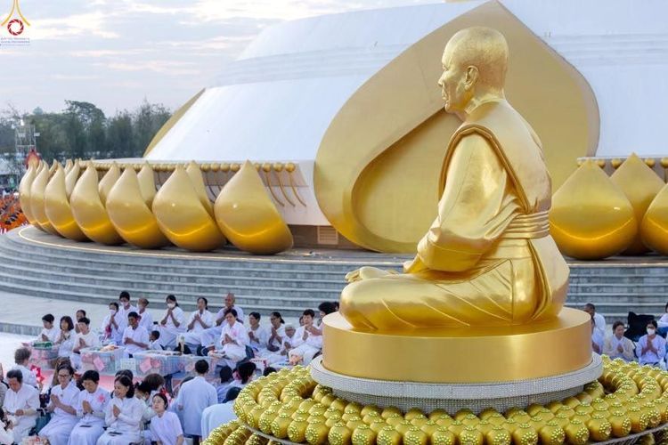 ภาพ No.302452:วันที่ 24 มกราคม พ.ศ. 2569 พิธีตักบาตรพระธรรมยาตรา ณ อนุสรณ์สถานลำดับที่ 5 สถานที่เผยแผ่วิชชาธรรมกายครั้งแรก อนุสรณ์สถานบางปลา วัดบางปลา อำเภอบางเลน จังหวัดนครปฐม ในโครงการธรรมยาตรา กตัญญูบูชา มหาปูชนียาจารย์ พระมงคลเทพมุนี(สด จนฺทสโร) พระผู้ปราบมาร อนุส