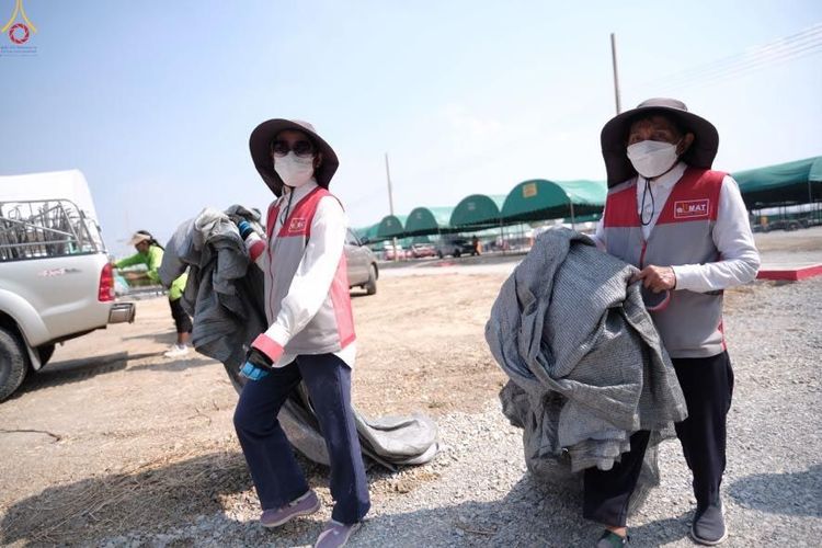 ภาพ No.301504:ภาพเบื้องหลังอาสาสมัครรวมใจ ชุดที่ 4 ในโครงการธรรมยาตรา กตัญญูบูชา มหาปูชนียาจารย์ พระมงคลเทพมุนี(สด จนฺทสโร) พระผู้ปราบมาร อนุสรณ์สถาน 7 แห่ง ปีที่ 14