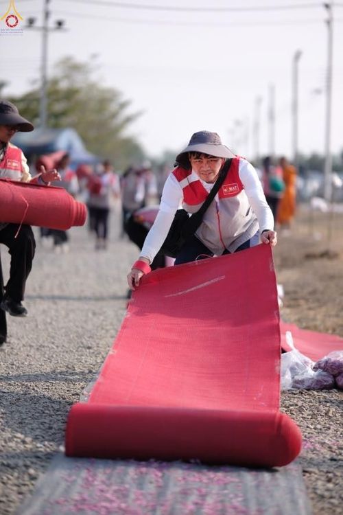 ภาพ No.301548:ภาพเบื้องหลังอาสาสมัครรวมใจ ชุดที่ 4 ในโครงการธรรมยาตรา กตัญญูบูชา มหาปูชนียาจารย์ พระมงคลเทพมุนี(สด จนฺทสโร) พระผู้ปราบมาร อนุสรณ์สถาน 7 แห่ง ปีที่ 14