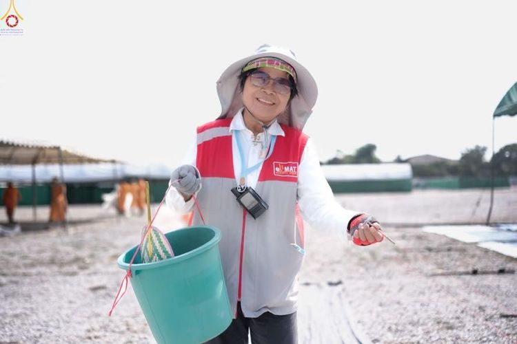 ภาพ No.301503:ภาพเบื้องหลังอาสาสมัครรวมใจ ชุดที่ 4 ในโครงการธรรมยาตรา กตัญญูบูชา มหาปูชนียาจารย์ พระมงคลเทพมุนี(สด จนฺทสโร) พระผู้ปราบมาร อนุสรณ์สถาน 7 แห่ง ปีที่ 14