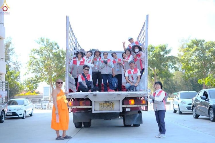 ภาพ No.306520:ภาพเบื้องหลังอาสาสมัครรวมใจ ชุดที่ 5 ในโครงการธรรมยาตรา กตัญญูบูชา มหาปูชนียาจารย์ พระมงคลเทพมุนี(สด จนฺทสโร) พระผู้ปราบมาร อนุสรณ์สถาน 7 แห่ง ปีที่ 14