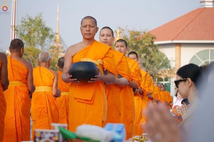 ภาพ No.294463:วันที่ 14 มกราคม พ.ศ. 2569 พิธีตักบาตรพระธรรมยาตรา ณ วัดสองพี่น้อง ต.ต้นตาล อ.สองพี่น้อง จ.สุพรรณบุรี ในโครงการธรรมยาตรา กตัญญูบูชา มหาปูชนียาจารย์ พระมงคลเทพมุนี(สด จนฺทสโร) พระผู้ปราบมาร อนุสรณ์สถาน 7 แห่ง ปีที่ 14