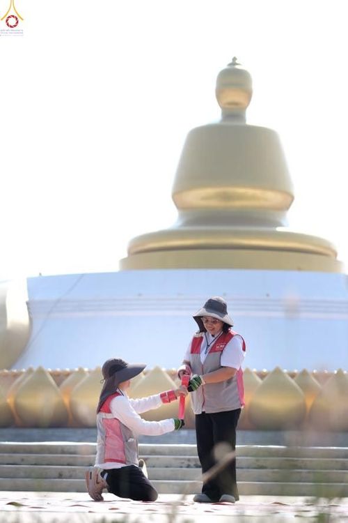 ภาพ No.301547:ภาพเบื้องหลังอาสาสมัครรวมใจ ชุดที่ 4 ในโครงการธรรมยาตรา กตัญญูบูชา มหาปูชนียาจารย์ พระมงคลเทพมุนี(สด จนฺทสโร) พระผู้ปราบมาร อนุสรณ์สถาน 7 แห่ง ปีที่ 14