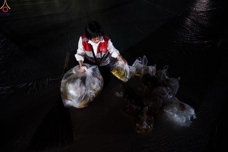 ภาพ No.301663:ภาพเบื้องหลังอาสาสมัครรวมใจ ชุดที่ 4 ในโครงการธรรมยาตรา กตัญญูบูชา มหาปูชนียาจารย์ พระมงคลเทพมุนี(สด จนฺทสโร) พระผู้ปราบมาร อนุสรณ์สถาน 7 แห่ง ปีที่ 14