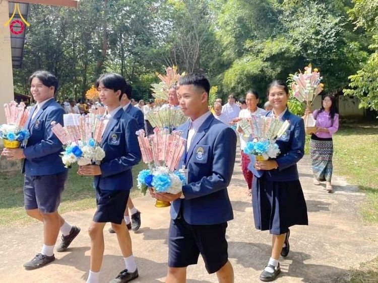 ภาพ No.183219:พิธีทอดกฐิน ณ วัดภูถ้ำพระ จ.กาฬสินธุ์ ในโครงการทอดกฐินสามัคคีทั่วไทย 30,000 วัด บูชาธรรม 80 ปี หลวงพ่อธัมมชโย โดยคณะศิษยานุศิษย์วัดพระธรรมกาย วันที่ 19 ตุลาคม พ.ศ. 2567 กฐินสัมฤทธิ์เด็กดี V-Star โรงเรียนอนุกูลนารี จ.กาฬสินธุ์