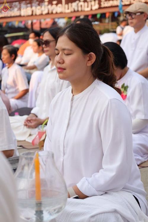 ภาพ No.297083:วันที่ 17 มกราคม พ.ศ. 2569 พิธีจุดประทีปถวายเป็นพุทธบูชา และบูชาธรรมมหาปูชนียาจารย์ (ภาพชุดที่ 2) ณ วัดโบสถ์บน ต.บางคูเวียง จ.นนทบุรี อนุสรณ์สถานลำดับที่ 4 สถานที่เกิดด้วยกายธรรม ในโครงการธรรมยาตรา กตัญญูบูชา มหาปูชนียาจารย์ พระมงคลเทพมุนี(สด จนฺทสโร) พร