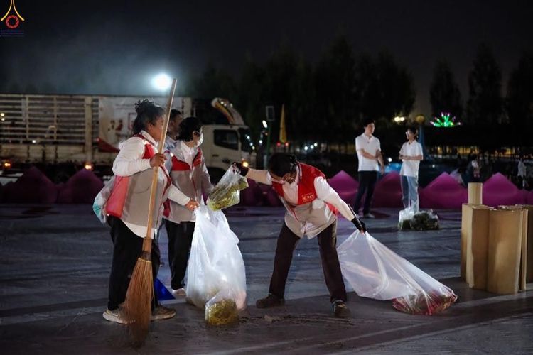 ภาพ No.301665:ภาพเบื้องหลังอาสาสมัครรวมใจ ชุดที่ 4 ในโครงการธรรมยาตรา กตัญญูบูชา มหาปูชนียาจารย์ พระมงคลเทพมุนี(สด จนฺทสโร) พระผู้ปราบมาร อนุสรณ์สถาน 7 แห่ง ปีที่ 14