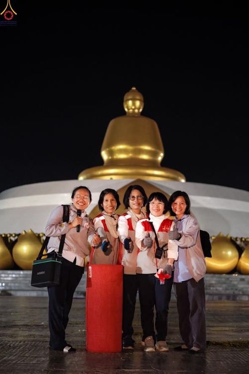 ภาพ No.301647:ภาพเบื้องหลังอาสาสมัครรวมใจ ชุดที่ 4 ในโครงการธรรมยาตรา กตัญญูบูชา มหาปูชนียาจารย์ พระมงคลเทพมุนี(สด จนฺทสโร) พระผู้ปราบมาร อนุสรณ์สถาน 7 แห่ง ปีที่ 14