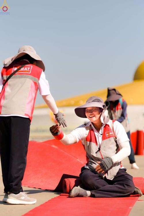 ภาพ No.306564:ภาพเบื้องหลังอาสาสมัครรวมใจ ชุดที่ 5 ในโครงการธรรมยาตรา กตัญญูบูชา มหาปูชนียาจารย์ พระมงคลเทพมุนี(สด จนฺทสโร) พระผู้ปราบมาร อนุสรณ์สถาน 7 แห่ง ปีที่ 14