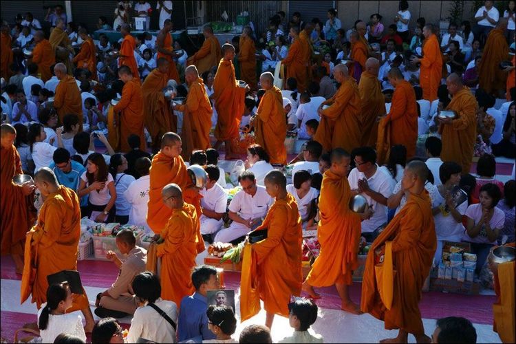 ภาพ No.8862:ประมวลภาพตักบาตรพระศรีราชา พระ 1,162 รูป 