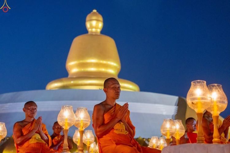 ภาพ No.302297:วันที่ 23 มกราคม พ.ศ. 2569 พิธีจุดประทีปธรรมถวายเป็นพุทธบูชา (ภาพชุดที่ 2) และบูชาธรรมมหาปูชนียาจารย์  ณ อนุสรณ์สถานลำดับที่ 5 สถานที่เผยแผ่วิชชาธรรมกายครั้งแรก อนุสรณ์สถานบางปลา วัดบางปลา อำเภอบางเลน จังหวัดนครปฐม ในโครงการธรรมยาตรา กตัญญูบูชา มหาปูชนีย