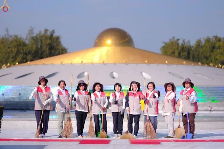 ภาพ No.306519:ภาพเบื้องหลังอาสาสมัครรวมใจ ชุดที่ 5 ในโครงการธรรมยาตรา กตัญญูบูชา มหาปูชนียาจารย์ พระมงคลเทพมุนี(สด จนฺทสโร) พระผู้ปราบมาร อนุสรณ์สถาน 7 แห่ง ปีที่ 14