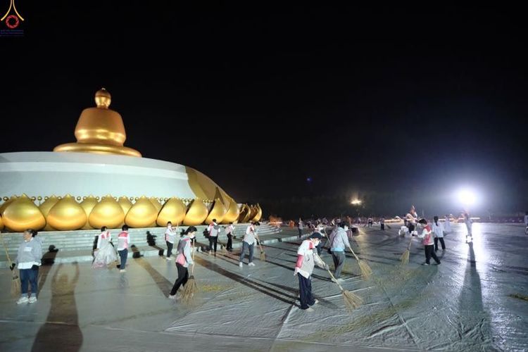 ภาพ No.301659:ภาพเบื้องหลังอาสาสมัครรวมใจ ชุดที่ 4 ในโครงการธรรมยาตรา กตัญญูบูชา มหาปูชนียาจารย์ พระมงคลเทพมุนี(สด จนฺทสโร) พระผู้ปราบมาร อนุสรณ์สถาน 7 แห่ง ปีที่ 14