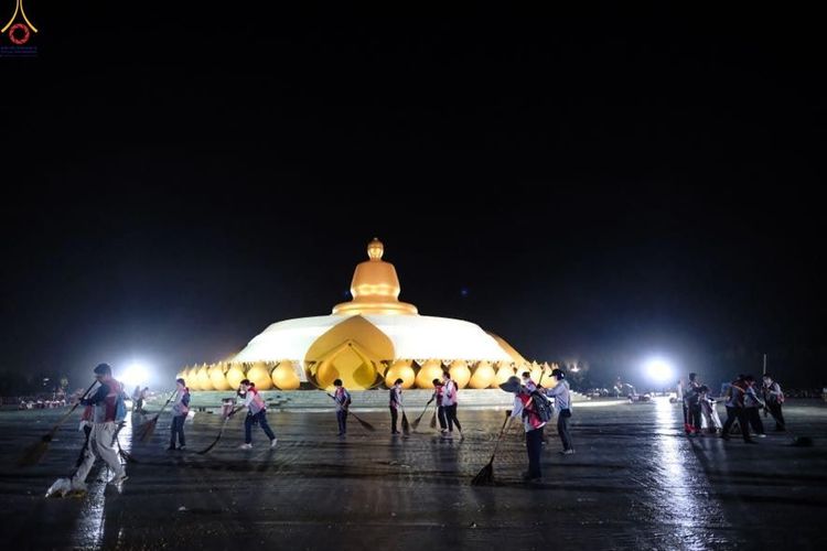 ภาพ No.301657:ภาพเบื้องหลังอาสาสมัครรวมใจ ชุดที่ 4 ในโครงการธรรมยาตรา กตัญญูบูชา มหาปูชนียาจารย์ พระมงคลเทพมุนี(สด จนฺทสโร) พระผู้ปราบมาร อนุสรณ์สถาน 7 แห่ง ปีที่ 14