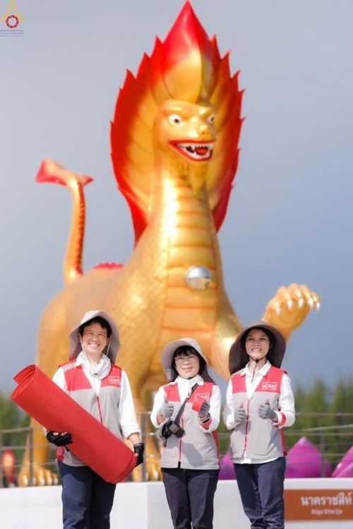 ภาพ No.301500:ภาพเบื้องหลังอาสาสมัครรวมใจ ชุดที่ 4 ในโครงการธรรมยาตรา กตัญญูบูชา มหาปูชนียาจารย์ พระมงคลเทพมุนี(สด จนฺทสโร) พระผู้ปราบมาร อนุสรณ์สถาน 7 แห่ง ปีที่ 14