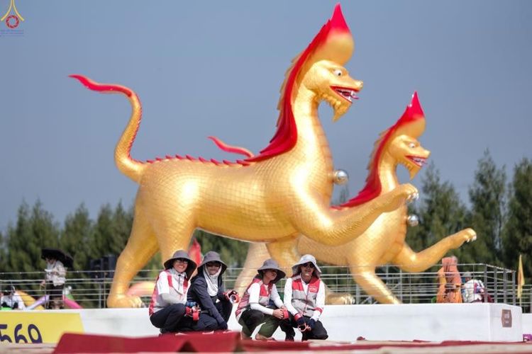 ภาพ No.301507:ภาพเบื้องหลังอาสาสมัครรวมใจ ชุดที่ 4 ในโครงการธรรมยาตรา กตัญญูบูชา มหาปูชนียาจารย์ พระมงคลเทพมุนี(สด จนฺทสโร) พระผู้ปราบมาร อนุสรณ์สถาน 7 แห่ง ปีที่ 14