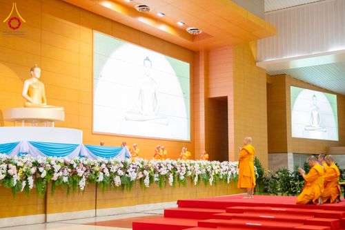 ภาพ No.284910:วันอาทิตย์ที่ 14 ธันวาคม พ.ศ.2568  พิธีปฏิบัติธรรม พิธีถวายภัตตาหารเป็นสังฆทาน พิธีมอบต้นสมบัติจักรพรรดิ ถวายแด่เจ้าอาวาสและประธานสงฆ์ 236 ศูนย์ส่งเสริมศีลธรรมทั่วโลก ณ สภาธรรมกายสากล วัดพระธรรมกาย