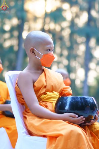 ประมวลภาพพิธีตักบาตรและทอดผ้าป่า โครงการบรรพชาสามเณรฟื้นฟูพระพุทธศาสนาทั่วไทย ณ อนุสรณ์สถานพระมงคลเทพมุนี