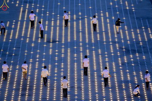 ภาพ No.49099:ประมวลภาพพิธีจุดประทีป  ในวันสมาธิโลก (วันเสาร์ที่ 6 สิงหาคม พ.ศ. 2565)