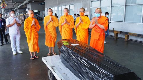 ประมวลภาพพิธีรับร่างนักสร้างบารมี พระเดชพระคุณพระสุธรรมญาณวิเทศ วิ. (สุธรรม สุธมฺโม)