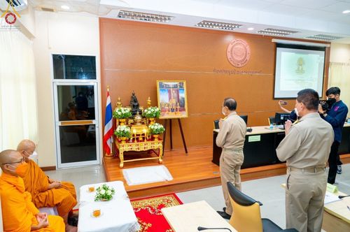 ภาพ No.47411:ประมวลภาพวัดพระธรรมกาย มูลนิธิธรรมกาย และคณะศิษยานุศิษย์ฯ รับมอบโล่เกียรติคุณผู้สนับสนุนการขับเคลื่อน “โครงการ Drive thru เจอ แจก จบ เพื่อชาวปทุมฯ”
