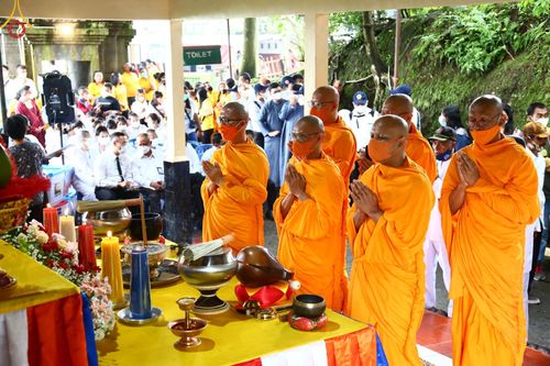 ภาพ No.46326:ประมวลภาพพิธีอัญเชิญน้ำศักดิ์สิทธิ์ จาก Umbul Jumprit Temanggung ไปยังวัดเมินดุต