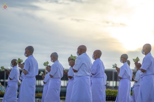 ประมวลภาพพิธีขอขมาและมอบผ้าไตร โครงการบรรพชาอุปสมบทหมู่ รุ่นเข้าพรรษา 2565