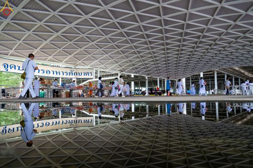 ประมวลภาพพิธีตักบาตรข้าวสารอาหารแห้ง (วันอาทิตย์ต้นเดือนตุลาคม) ณ บ้านแก้วเรือนทองคุณยายฯ วัดพระธรรมกาย