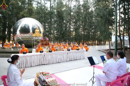 ภาพ No.41010:พิธีตัดปอยผม ปลงผม ขอขมารับผ้าไตรและพิธีบรรพชา ในโครงการอุปสมบท บูชาธรรมมหาปูชนียาจารย์ ประจำปี 2564 ชุดที่ 19