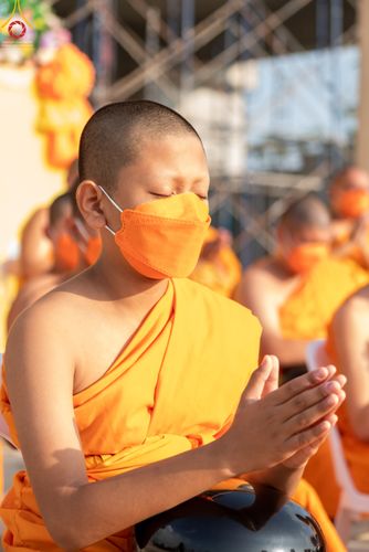 ภาพ No.45939:ประมวลภาพพิธีตักบาตร โครงการบรรพชาสามเณรฟื้นฟูพระพุทธศาสนาทั่วไทย ณ ศูนย์ปฏิบัติธรรมสมุทรปราการบางบ่อ 