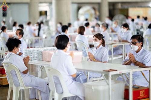 ภาพ No.49405:ประมวลภาพสาธุชนร่วมรับบุญ แกะถ่าน Led วันที่ 10 สิงหาคม พ.ศ. 2565 ณ วัดพระธรรมกาย