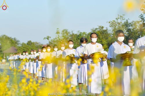 ภาพ No.39768:พิธีตัดปอยผม ปลงผม ขอขมารับผ้าไตรและพิธีบรรพชา ในโครงการอุปสมบท บูชาธรรมมหาปูชนียาจารย์ ประจำปี 2564 ชุดที่ 6