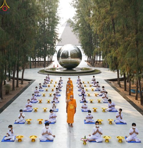 ภาพ No.44531:ประมวลภาพพิธีปลงผม โครงการบรรพชาสามเณรฟื้นฟูพระพุทธศาสนาทั่วไทย ณ อนุสรณ์สถานมหาวิหารพระมงคลเทพมุนี