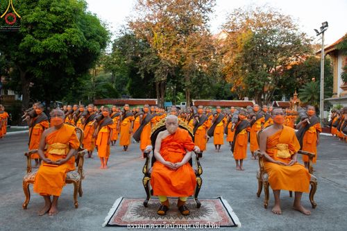 ภาพ No.39925:คณะพระภิกษุ - สามเณร วัดบ้านขุนกว่า ๓๐๐ รูป เดินธรรมยาตราฉลองแชมป์บาลี ๒๕๖๔
