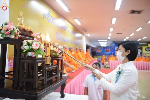 ภาพ No.49760:ประมวลภาพพิธีสักการะรูปหล่อพระมงคลเทพมุนี หลวงปู่วัดปากน้ำ ณ ห้างทวีกิจคอมเพล็กซ์ อ.เมือง จ.สระบุรี