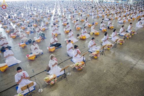 ประมวลภาพพิธีกฐินสัมฤทธิ์ ปีที่ 15 และกฐินสมทบ วัดกัลยาณมิตรทั้งภายในและต่างประเทศ ปีที่ 5