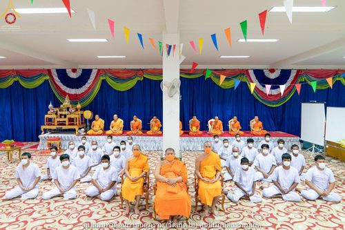 ภาพ No.40750:พิธีตัดปอยผม ปลงผม ขอขมารับผ้าไตรและพิธีบรรพชา ในโครงการอุปสมบท บูชาธรรมมหาปูชนียาจารย์ ประจำปี 2564 ชุดที่ 16