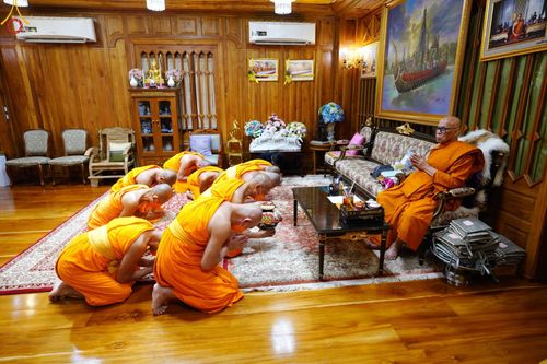 ภาพ No.48408:ประมวลภาพคณะสงฆ์วัดพระธรรมกาย ทำวัตรพระผู้ใหญ่ ในเทศกาลเข้าพรรษา พุทธศักราช 2565