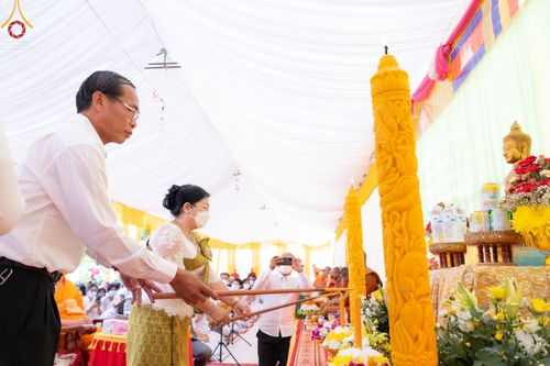 ภาพ No.48425:ประมวลภาพประธานมูลนิธิธรรมกายถวายเทียนพรรษา 43 วัด ในเขตจังหวัดไพลิน ประเทศกัมพูชา