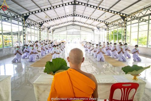 พิธีตัดปอยผม ปลงผม ขอขมารับผ้าไตรและพิธีบรรพชา ในโครงการอุปสมบท บูชาธรรมมหาปูชนียาจารย์ ประจำปี 2564 ชุดที่ 5
